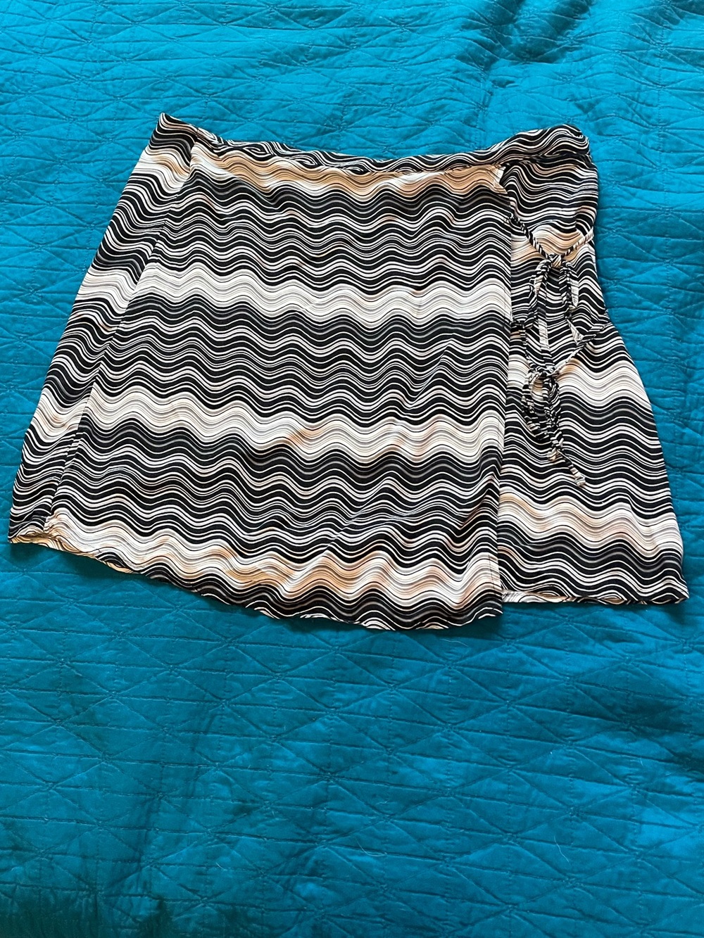 Skater core Wavy Striped Black and White Wrap Skirt grunge preppy